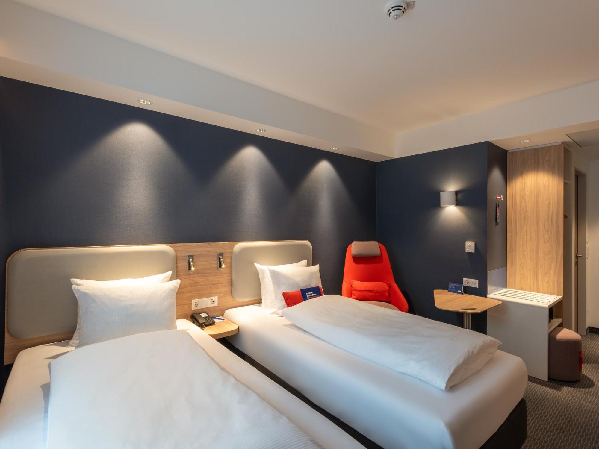 Holiday Inn Express Heilbronn By Ihg Exterior foto