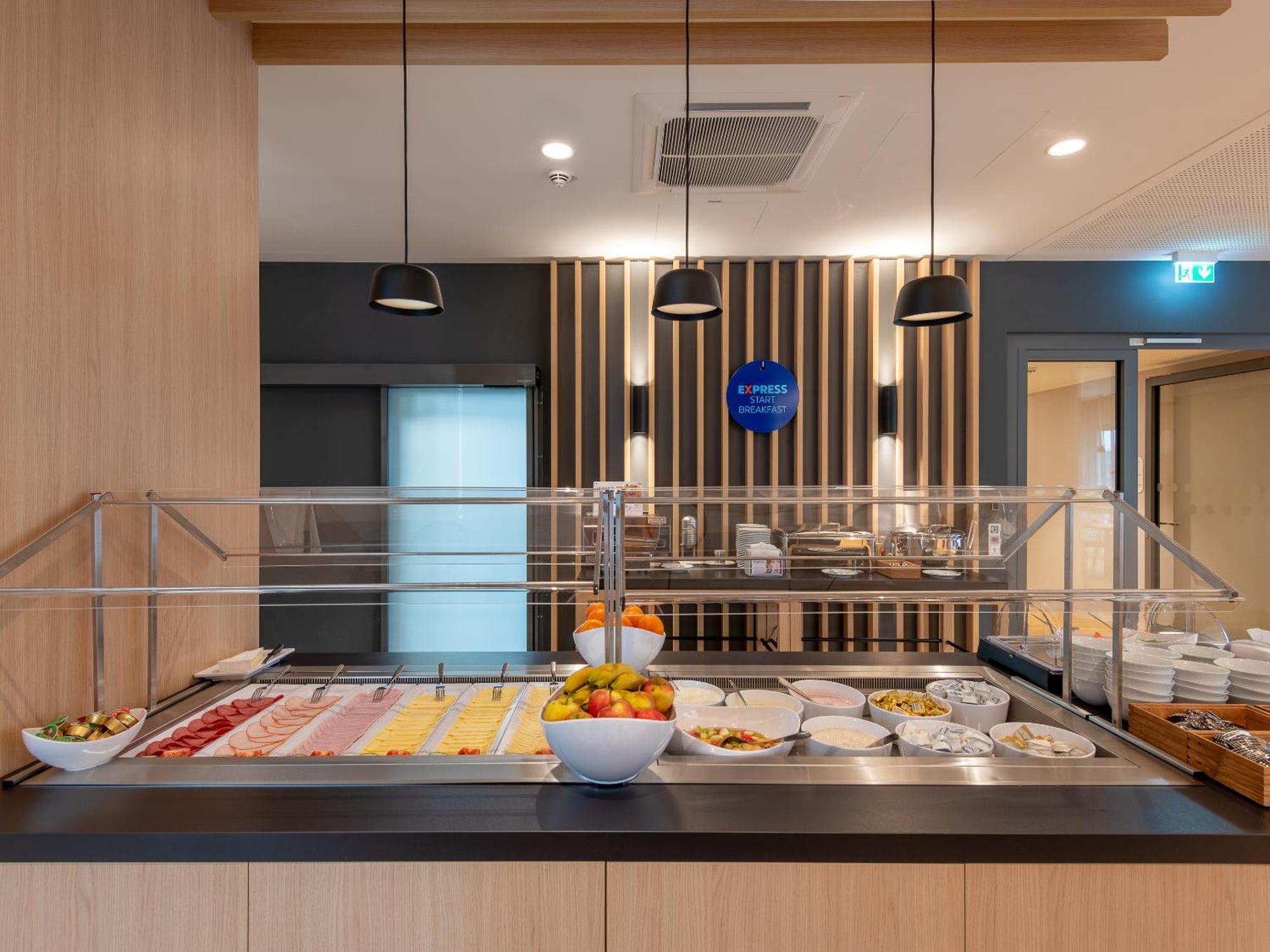 Holiday Inn Express Heilbronn By Ihg Exterior foto